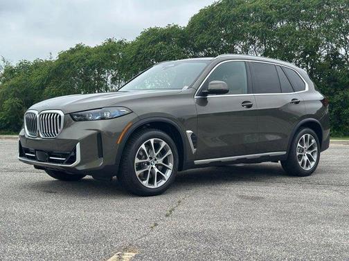 Manhattan Green Metallic 2026 BMW X5 xDrive40i