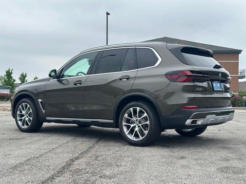 Manhattan Green Metallic 2026 BMW X5 xDrive40i