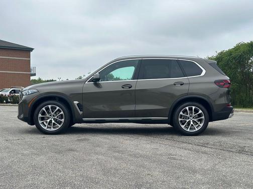 Manhattan Green Metallic 2026 BMW X5 xDrive40i