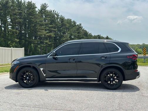 Black Sapphire Metallic 2024 BMW X5 xDrive40i