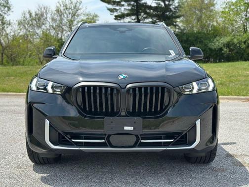 Black Sapphire Metallic 2024 BMW X5 xDrive40i