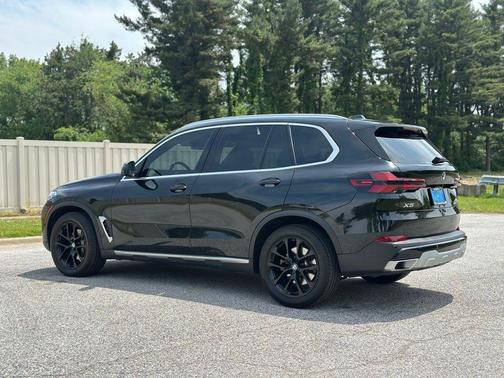Black Sapphire Metallic 2024 BMW X5 xDrive40i