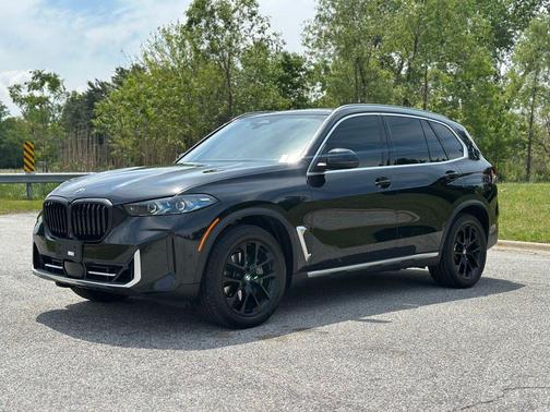Black Sapphire Metallic 2024 BMW X5 xDrive40i