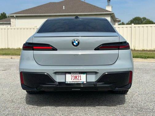 Brooklyn Gray Metallic 2023 BMW 740 i