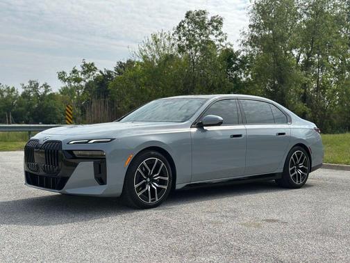 Brooklyn Gray Metallic 2023 BMW 740 i
