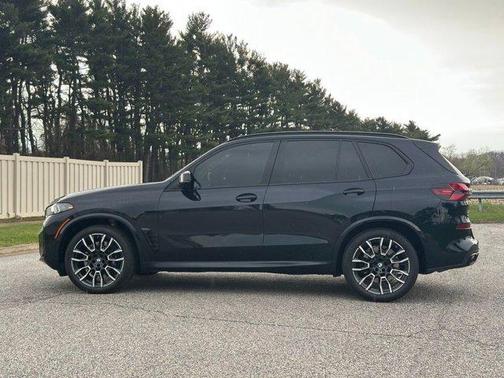 2024 BMW X5 M60i