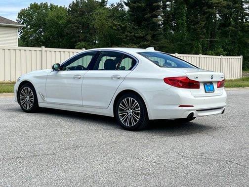 Alpine White 2018 BMW 530 i xDrive
