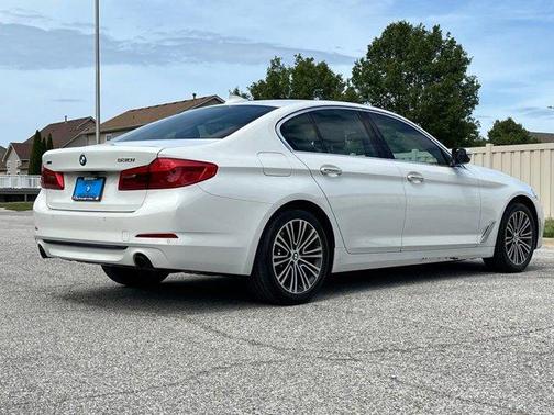 Alpine White 2018 BMW 530 i xDrive