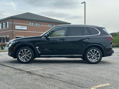 Black Sapphire Metallic 2026 BMW X5 xDrive40i