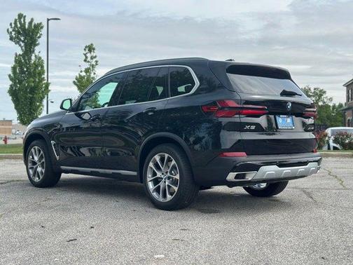 Black Sapphire Metallic 2026 BMW X5 xDrive40i
