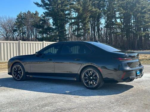 2025 BMW 760 760i xDrive