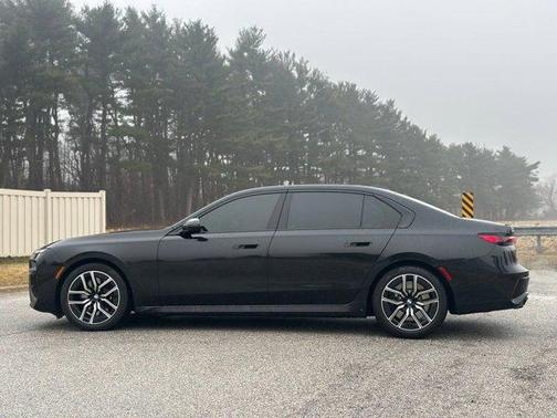 2025 BMW 760 760i xDrive