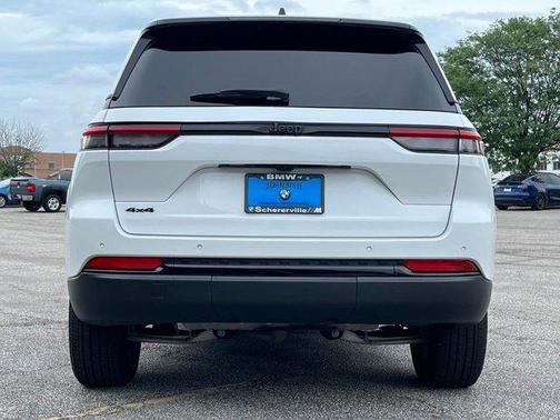 Bright White Clearcoat 2024 Jeep Grand Cherokee Laredo