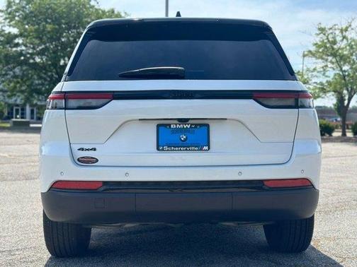 Bright White Clearcoat 2024 Jeep Grand Cherokee Laredo