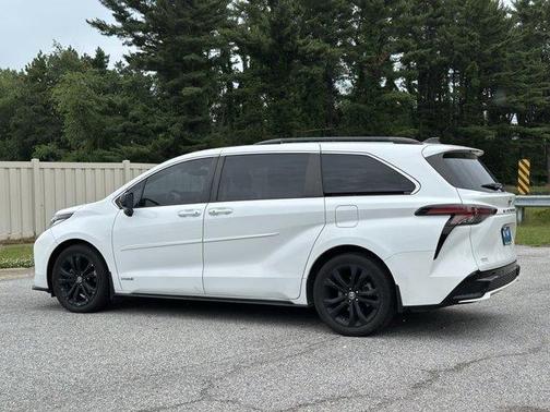 2021 Toyota Sienna XSE 7 Passenger