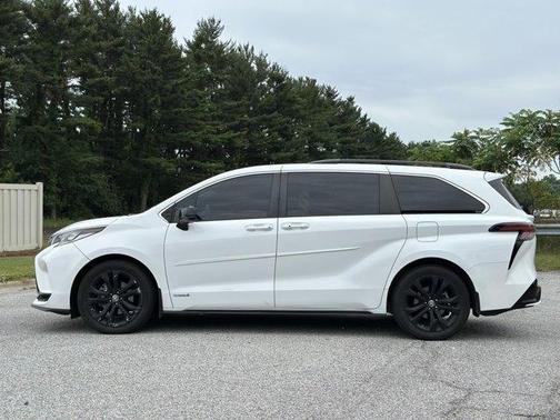 2021 Toyota Sienna XSE 7 Passenger