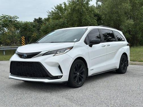 2021 Toyota Sienna XSE 7 Passenger