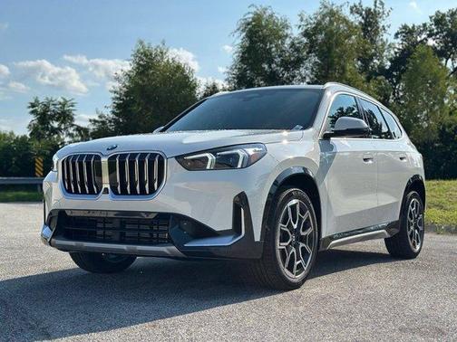 0300 2027 BMW X1 xDrive28i