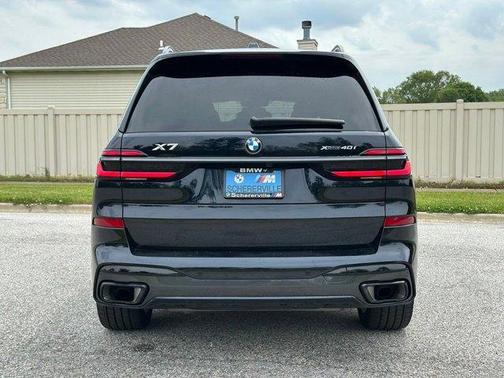 Carbon Black Metallic 2025 BMW X7 xDrive40i