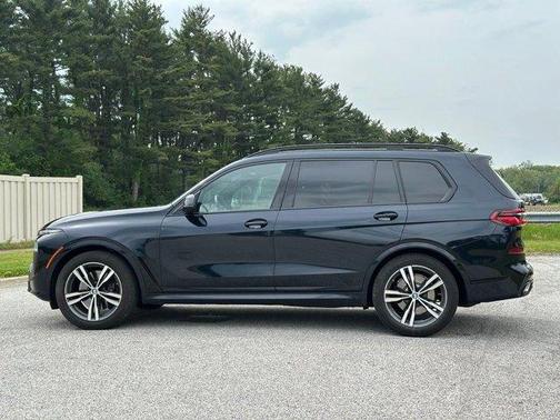 Carbon Black Metallic 2025 BMW X7 xDrive40i