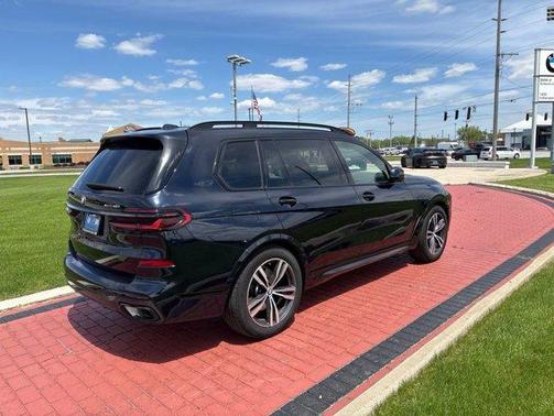Carbon Black Metallic 2025 BMW X7 xDrive40i