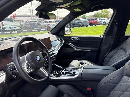 Carbon Black Metallic 2025 BMW X7 xDrive40i