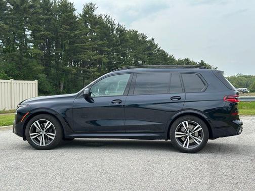 Carbon Black Metallic 2025 BMW X7 xDrive40i