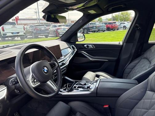 Carbon Black Metallic 2025 BMW X7 xDrive40i