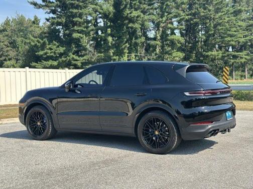 2024 Porsche Cayenne Base