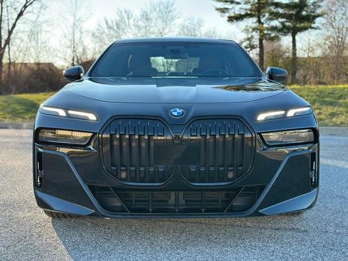 2023 BMW 760 760i xDrive