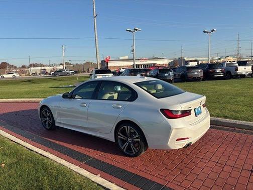 2023 BMW 330 i xDrive