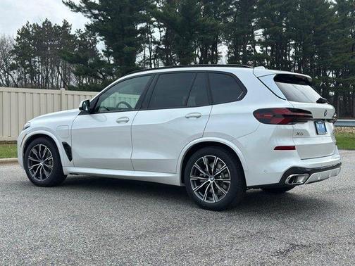 Mineral White Metallic 2026 BMW X5 PHEV xDrive50e