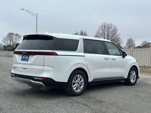 2022 Kia Carnival LXS