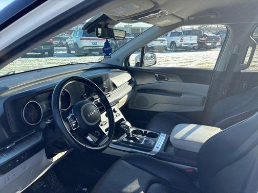 2022 Kia Carnival LXS