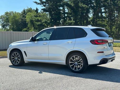2021 BMW X5 M50i