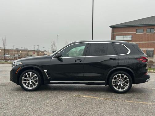 Black Sapphire Metallic 2026 BMW X5 xDrive40i