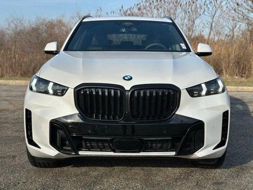 Mineral White Metallic 2026 BMW X5 xDrive40i