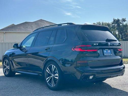 Black Sapphire Metallic 2027 BMW X7 xDrive40i