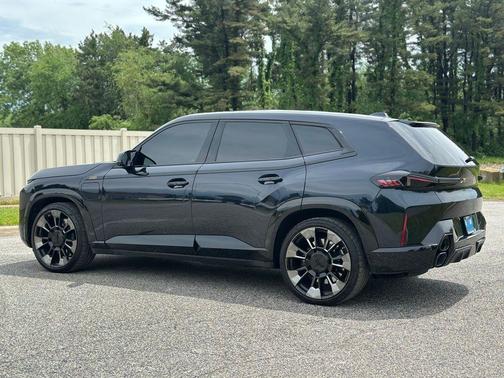 Carbon Black Metallic 2023 BMW XM Base