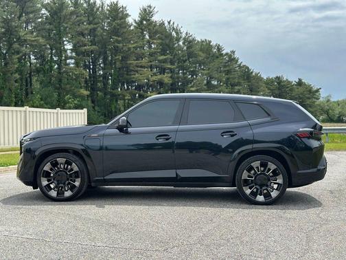 Carbon Black Metallic 2023 BMW XM Base