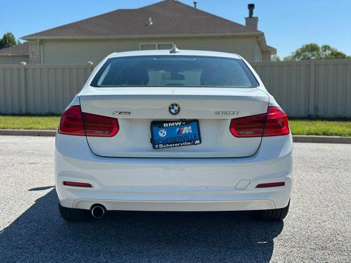 Alpine White 2018 BMW 320 i xDrive