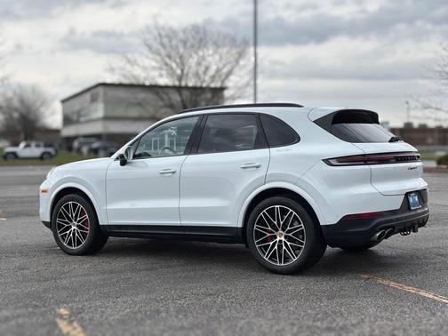 2024 Porsche Cayenne S