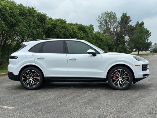 2024 Porsche Cayenne S