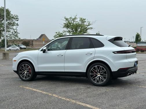 2024 Porsche Cayenne S