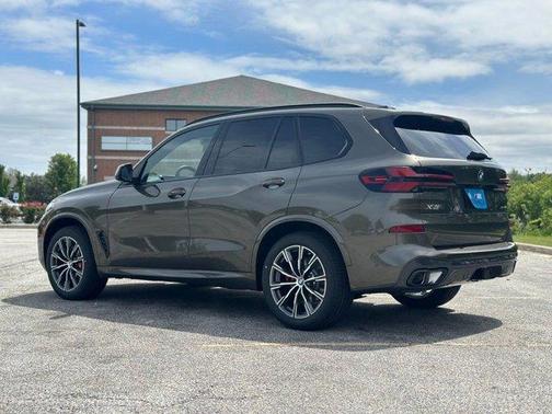 Manhattan Green Metallic 2026 BMW X5 xDrive40i