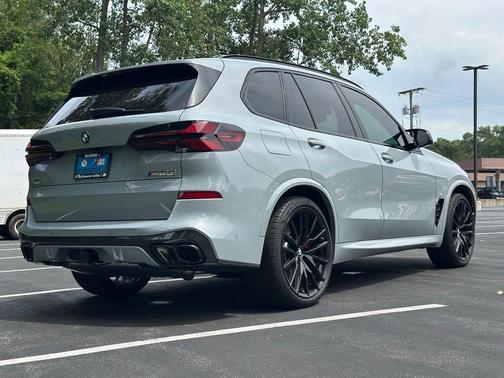 Brooklyn Gray Metallic 2024 BMW X5 M60i