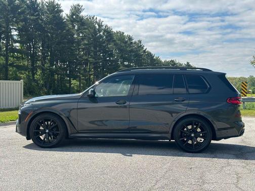 Dravit Gray Metallic 2024 BMW X7 M60i