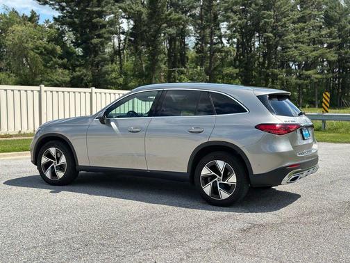 Gold 2024 Mercedes-Benz GLC 300 Base 4MATIC