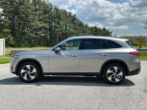 Gold 2024 Mercedes-Benz GLC 300 Base 4MATIC