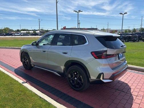Mineral White Metallic 2025 BMW X1 xDrive28i